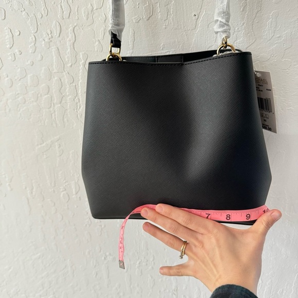 Michael Kors Black Medium Pratt Bucket Bag New with Tags Gold Double Pocket - Picture 5 of 12